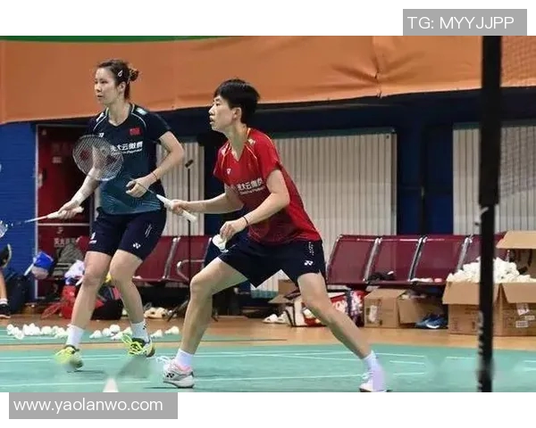 广州羽毛球队与南京羽毛球队赛后复盘团队协作的成功与不足分析