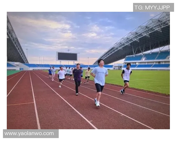 田径运动中的速度与耐力：训练方法、技术解析及运动员表现提升策略