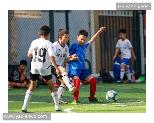 南京鼓楼第一中心小学足球明星闪耀校园展现青春活力与团队精神